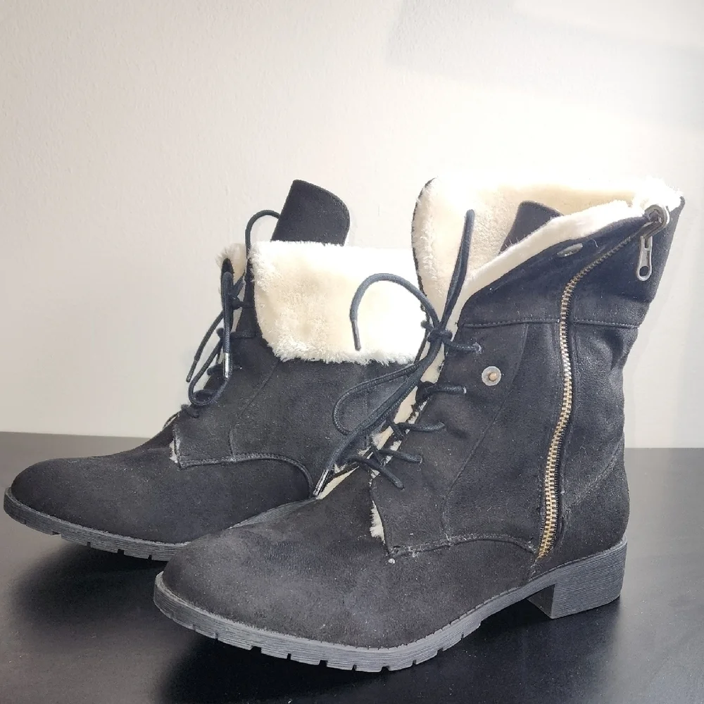 Comfortview Winter Boots Black and Cream Faux Fur Cuff